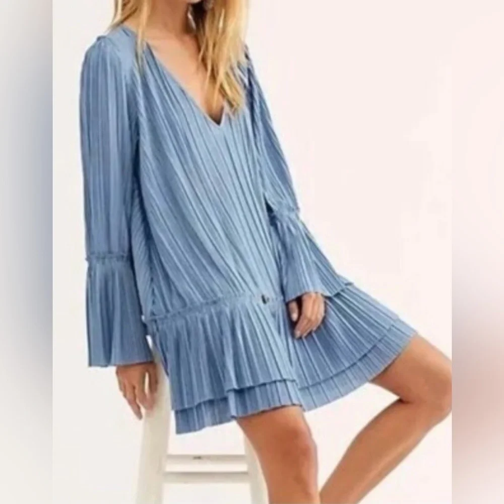 NWOT FREE PEOPLE CAN'T HELP IT MINI PLEATED BELL SLEEVE DRESS MEDIUM - Picture 1 of 3